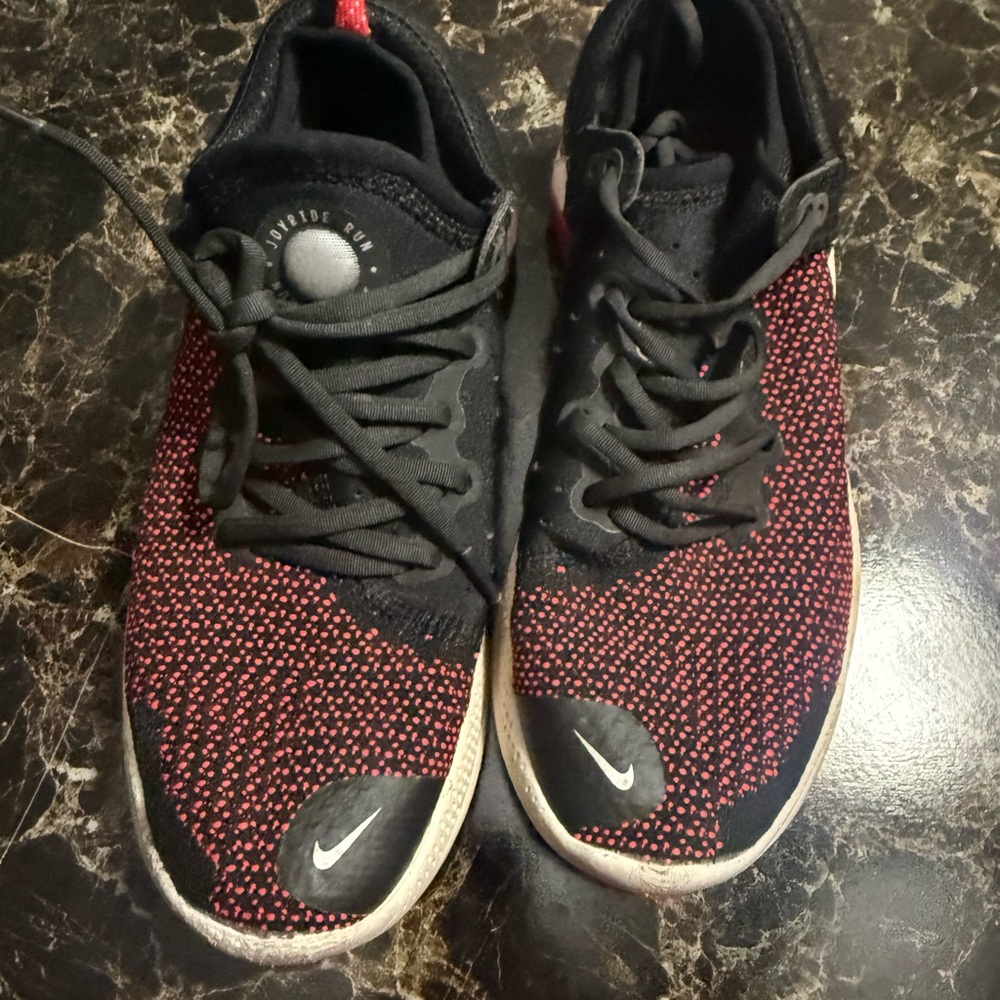 Nike  women’s Black and Red Athletic Shoes